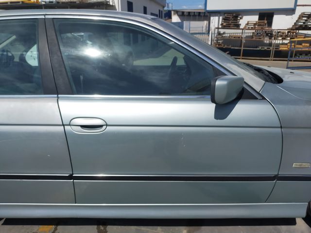 Drzwi przednie prawe 41518216818 BMW
