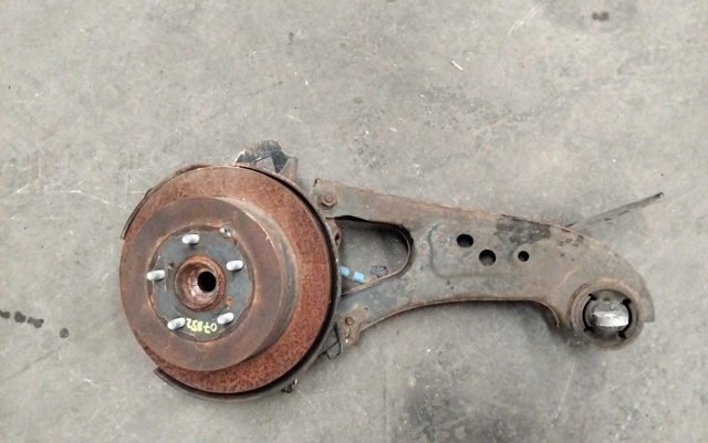 Czop (zwortnica) tylny lewy 4230548060 TOYOTA