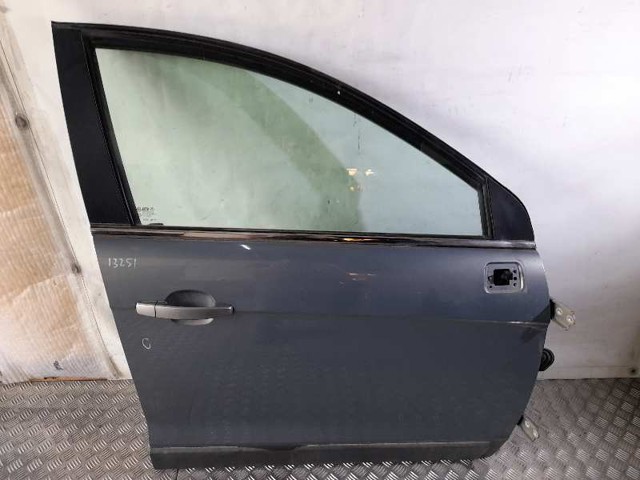 Drzwi przednie prawe 42352070 GM