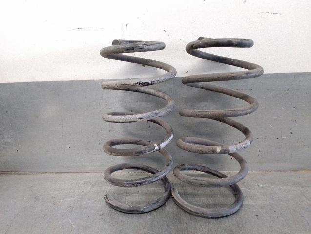 Sprężyna tylna 424493 OPEL