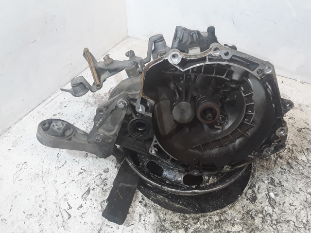 Mechaniczna skrzynia biegów w komplecie 428744098 OPEL