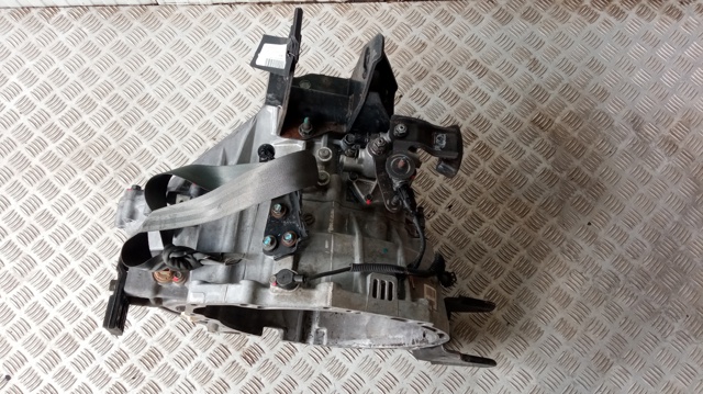 Mechaniczna skrzynia biegów w komplecie 4300038050 HYUNDAI