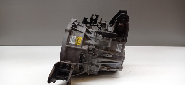 Mechaniczna skrzynia biegów w komplecie 4300038050 HYUNDAI