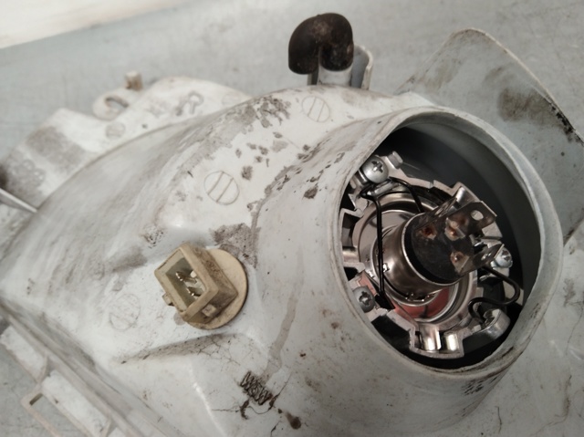 Reflektor prawy 4311136R FORD