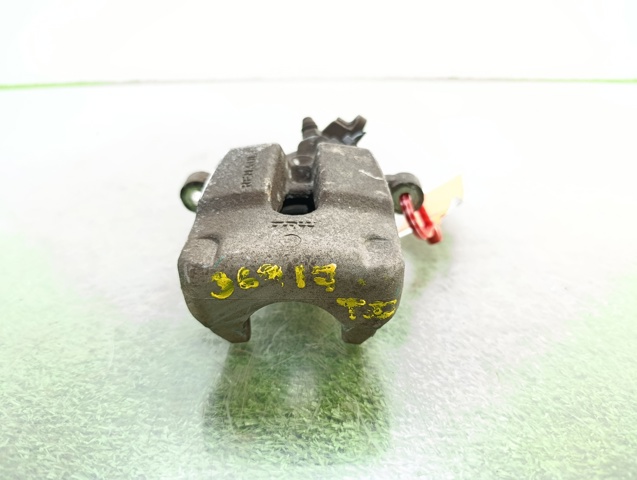 Zacisk hamulcowy tylny prawy 440018805R RENAULT