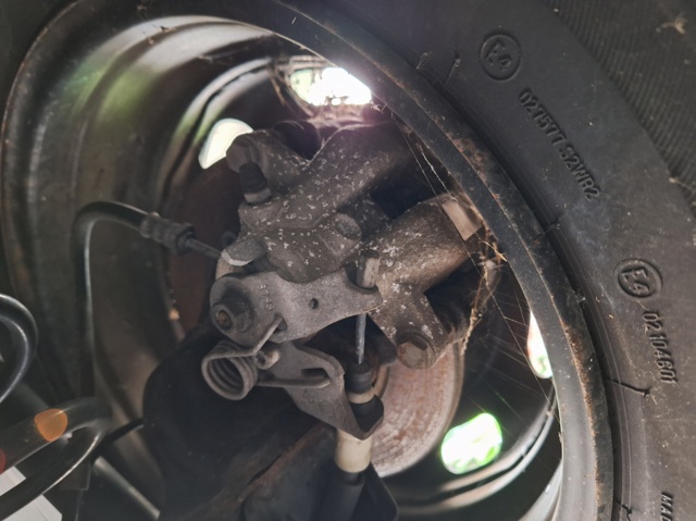 Zacisk hamulcowy tylny prawy 4400W6 PEUGEOT