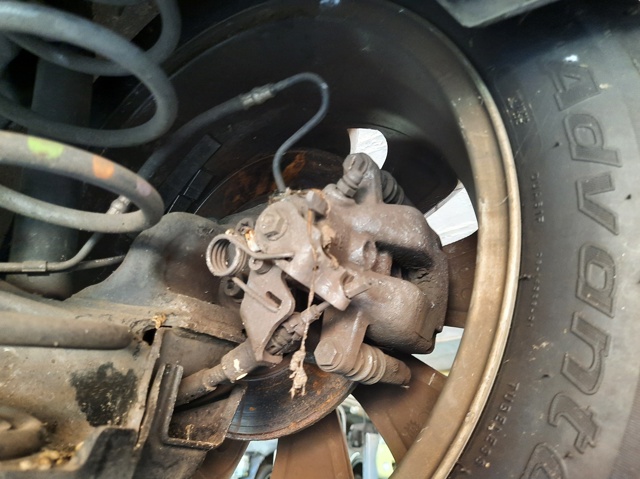 Zacisk hamulcowy tylny prawy 4400W6 PEUGEOT