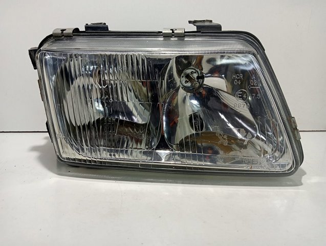 Reflektor prawy 4411126R VAG