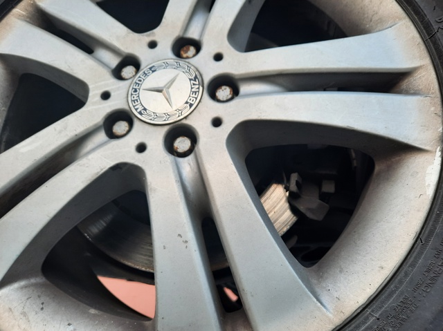 Zacisk hamulcowy tylny prawy 44204083 MERCEDES