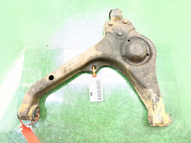 Wahacz zawieszenia przedniego dolny prawy 4520060830000 SUZUKI
