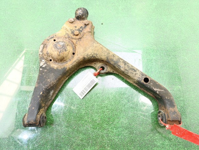 Wahacz zawieszenia przedniego dolny lewy 4520060840000 SUZUKI