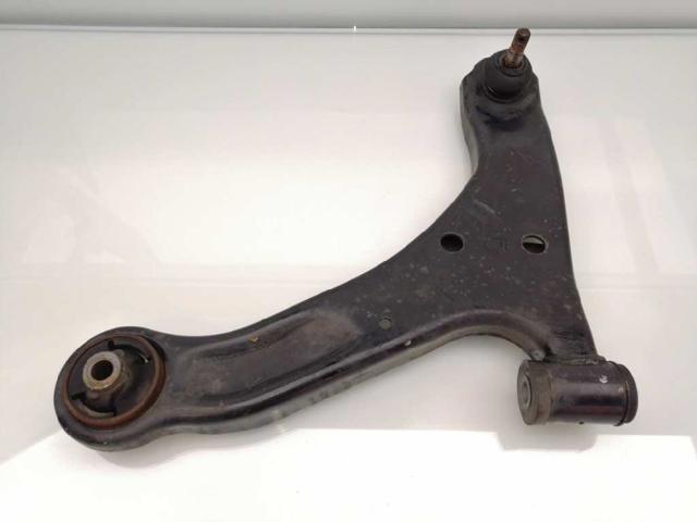 Wahacz zawieszenia przedniego dolny lewy 4520278K00000 SUZUKI