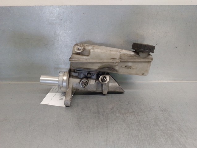 Cylinder hamulcowy roboczy tylny 460113705R RENAULT