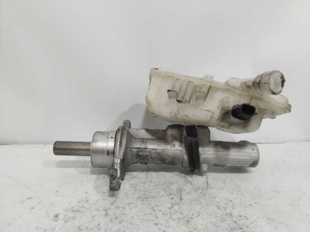 Zbiorniczek głównego cylindra hamulcowego (płynu hamulcowego) 460913484R RENAULT