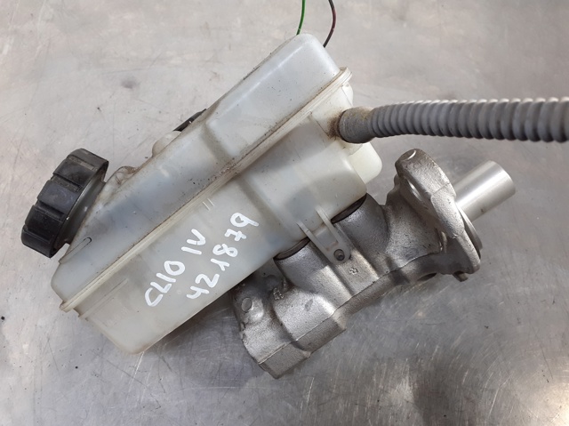 Zbiorniczek głównego cylindra hamulcowego (płynu hamulcowego) 460915125R RENAULT