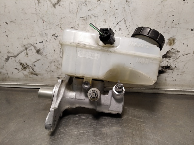 Zbiorniczek głównego cylindra hamulcowego (płynu hamulcowego) 460915125R RENAULT