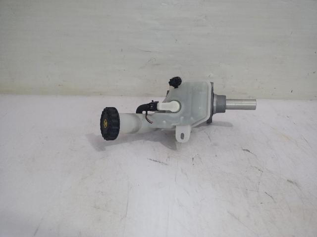 Zbiorniczek głównego cylindra hamulcowego (płynu hamulcowego) Mitsubishi Outlander CWW