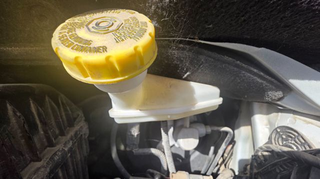 Zbiorniczek głównego cylindra hamulcowego (płynu hamulcowego) do Citroen C4