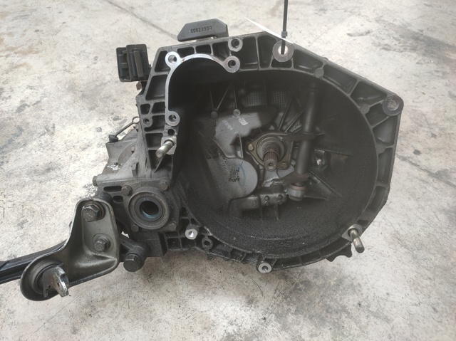 Mechaniczna skrzynia biegów w komplecie 46433289 FIAT