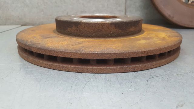 Tarcza hamulcowa przednia 4668068 FORD