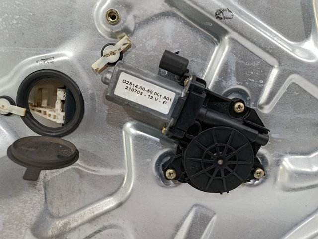 Mechanizm podnoszenia szyby drzwi przednich prawych 46831652 FIAT