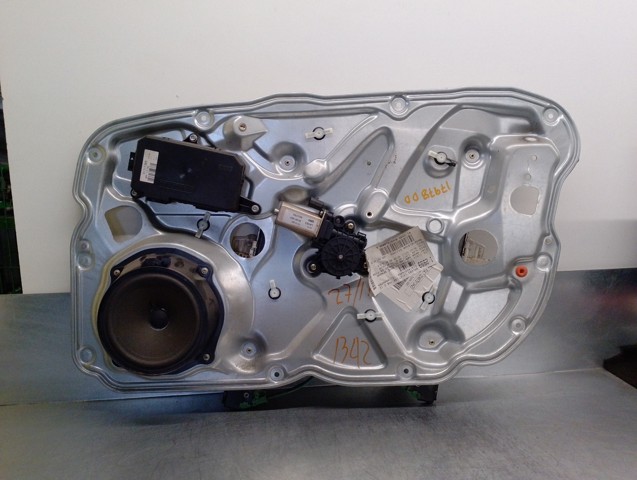 Mechanizm podnoszenia szyby drzwi przednich prawych 46831654 FIAT