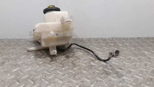Zbiorniczek głównego cylindra hamulcowego (płynu hamulcowego) 4722047080 TOYOTA