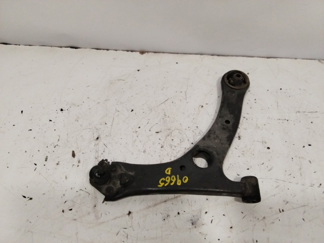 Wahacz zawieszenia przedniego dolny prawy 4806802030 TOYOTA