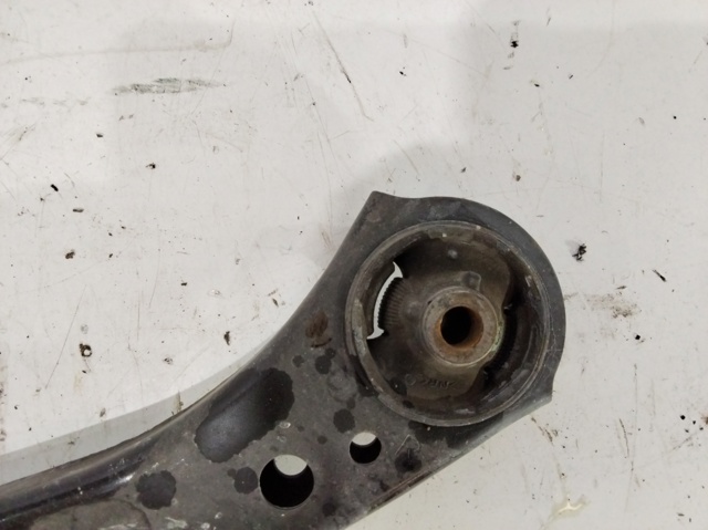 Wahacz zawieszenia przedniego dolny prawy 4806802410 TOYOTA
