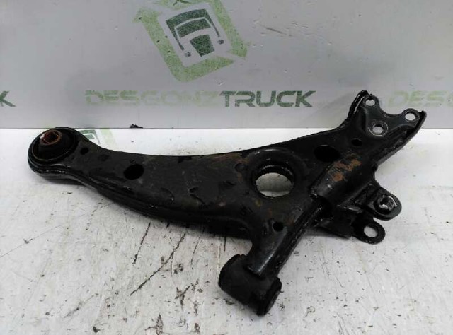 Wahacz zawieszenia przedniego dolny prawy Toyota Avensis 1 T22