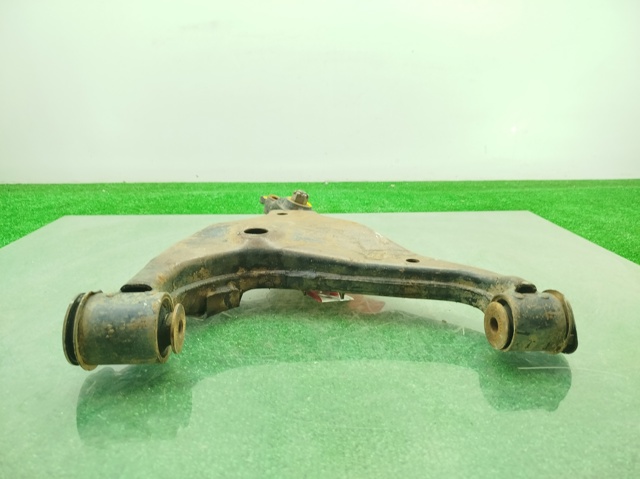Wahacz zawieszenia przedniego dolny prawy 480680K040 TOYOTA