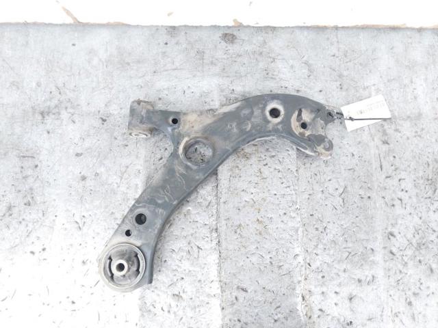 Wahacz zawieszenia przedniego dolny prawy 4806810130 TOYOTA