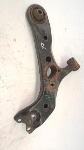 Wahacz zawieszenia przedniego dolny prawy 4806842050 TOYOTA