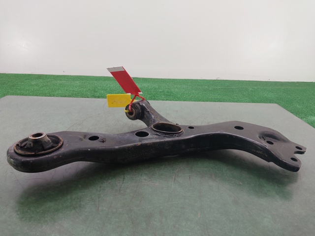 Wahacz zawieszenia przedniego dolny prawy 4806842060 TOYOTA