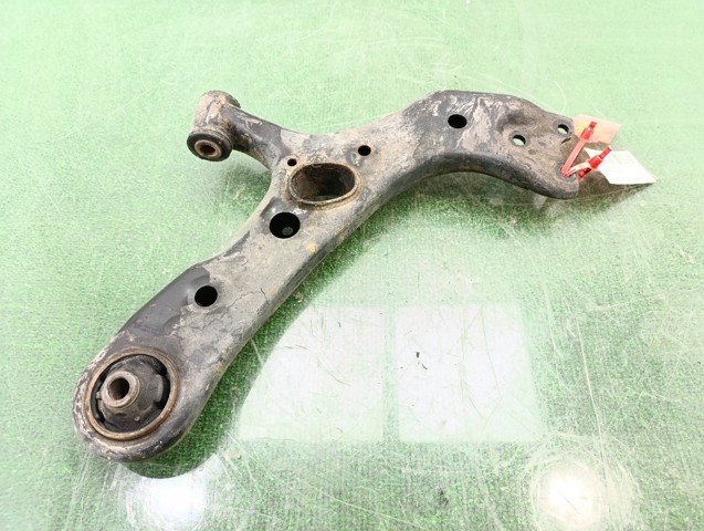 Wahacz zawieszenia przedniego dolny prawy 4806842060 TOYOTA