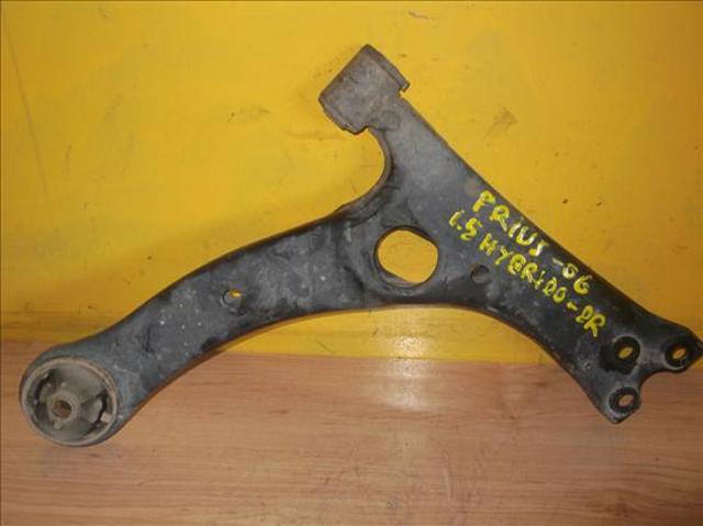 Wahacz zawieszenia przedniego dolny prawy 4806847040 TOYOTA