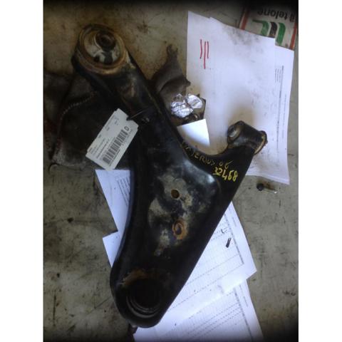 Wahacz zawieszenia przedniego dolny prawy 48068B4011 DAIHATSU