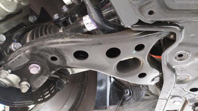 Wahacz zawieszenia przedniego dolny prawy 48068F4010 TOYOTA