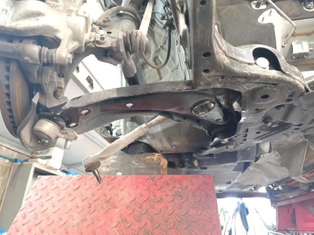Wahacz zawieszenia przedniego dolny prawy 48068K0020 TOYOTA