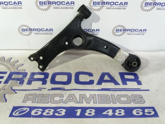 Wahacz zawieszenia przedniego dolny lewy 4806902070 TOYOTA