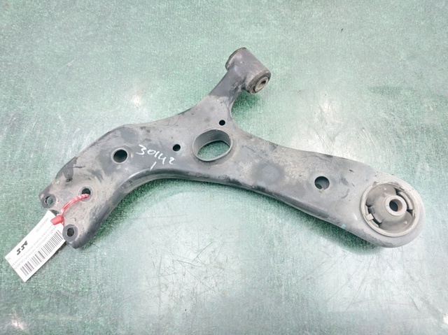 Wahacz zawieszenia przedniego dolny lewy 4806902130 TOYOTA