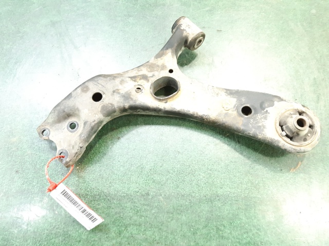 Wahacz zawieszenia przedniego dolny lewy 4806902130 TOYOTA