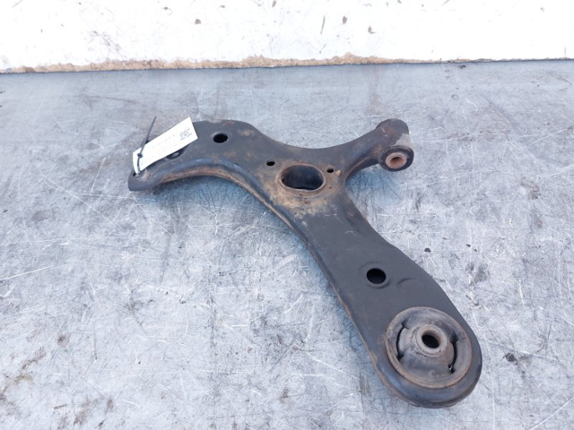 Wahacz zawieszenia przedniego dolny lewy 4806902130 TOYOTA
