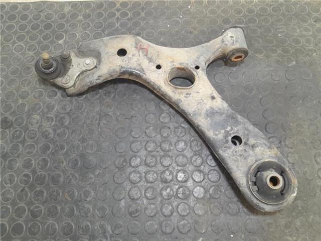 Wahacz zawieszenia przedniego dolny lewy 4806902140 TOYOTA