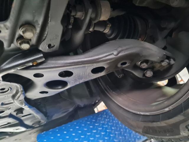 Wahacz zawieszenia przedniego dolny lewy 4806902410 TOYOTA