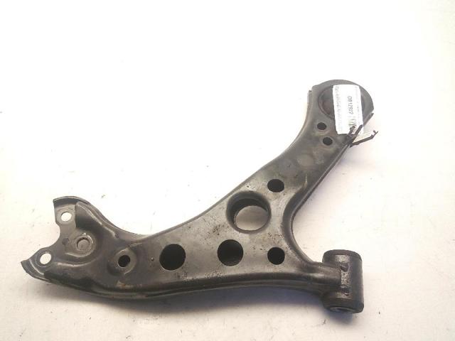 Wahacz zawieszenia przedniego dolny lewy 4806902410 TOYOTA