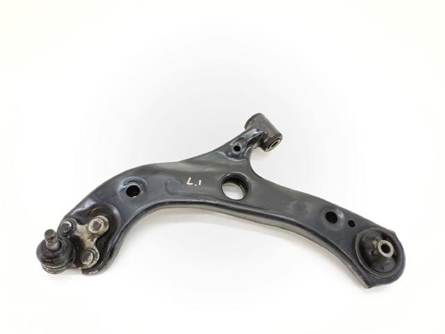 Wahacz zawieszenia przedniego dolny lewy 4806902410 TOYOTA