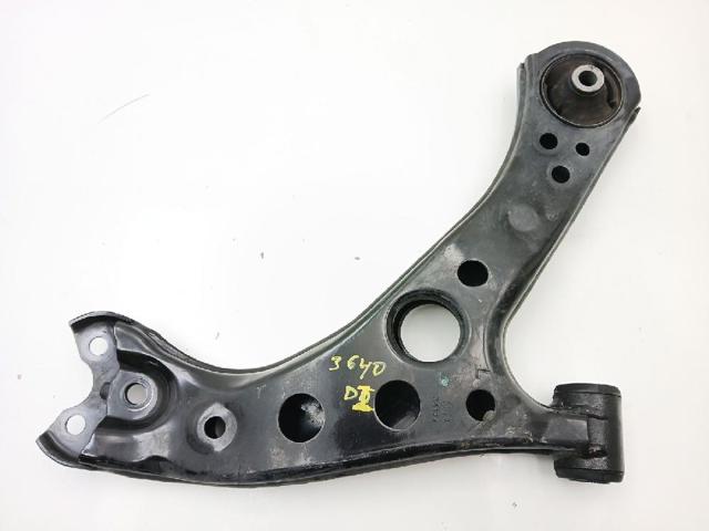Wahacz zawieszenia przedniego dolny lewy 4806902410 TOYOTA