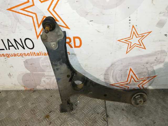 Wahacz zawieszenia przedniego dolny lewy 4806905070 TOYOTA