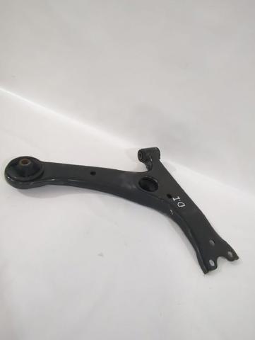 Wahacz zawieszenia przedniego dolny lewy 4806905070 TOYOTA